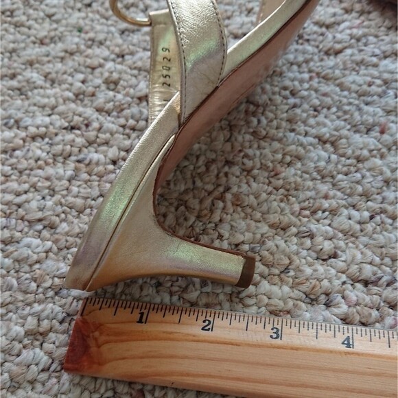 SALVATORE FERRAGAMO FLIP FLOPS LEATHER in GOLD - Picture 3 of 11